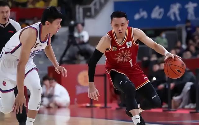 篮球明星赛吸引球迷狂欢，场场精彩对决的简单介绍
