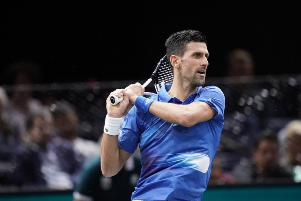 包含布伦森状态火爆，年终总决赛次回合对阵北京首钢，罗马力争连胜的词条